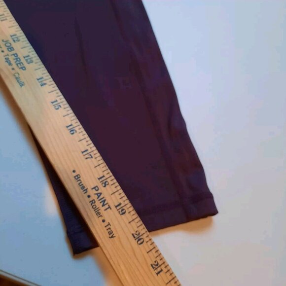 Zyia Leggings Womens 12 Wine Purple Brilliant High Rise Capri Pockets Active 20" - Picture 9 of 10